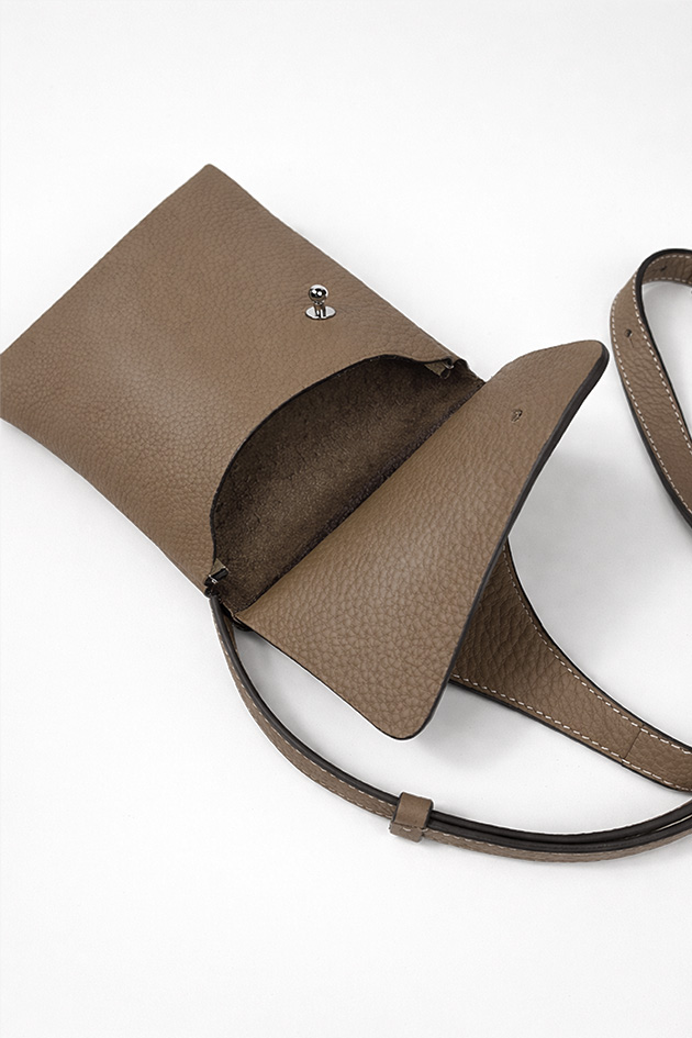 ConfidentVPOBronzeOuvert Confident Leather Holster Bag – Minimalist Crossbody Pouch Made in France